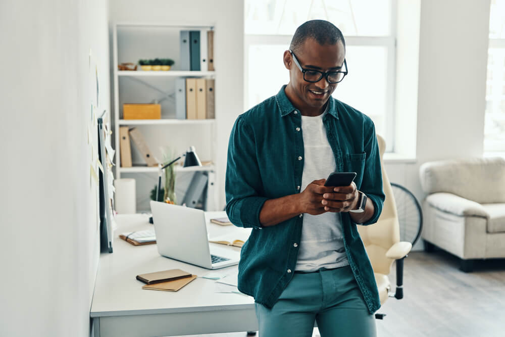 signs your man is texting another woman signscheating